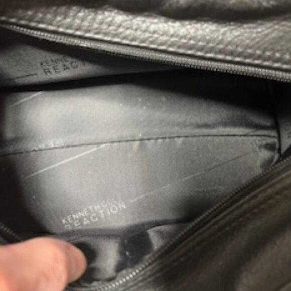Black Faux Leather Kenneth Cole Reaction Men's Toiletry Zip Bag 9"x4"x4.5" - Picture 14 of 15